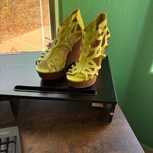 Rouge Helium Green Platform Sandals